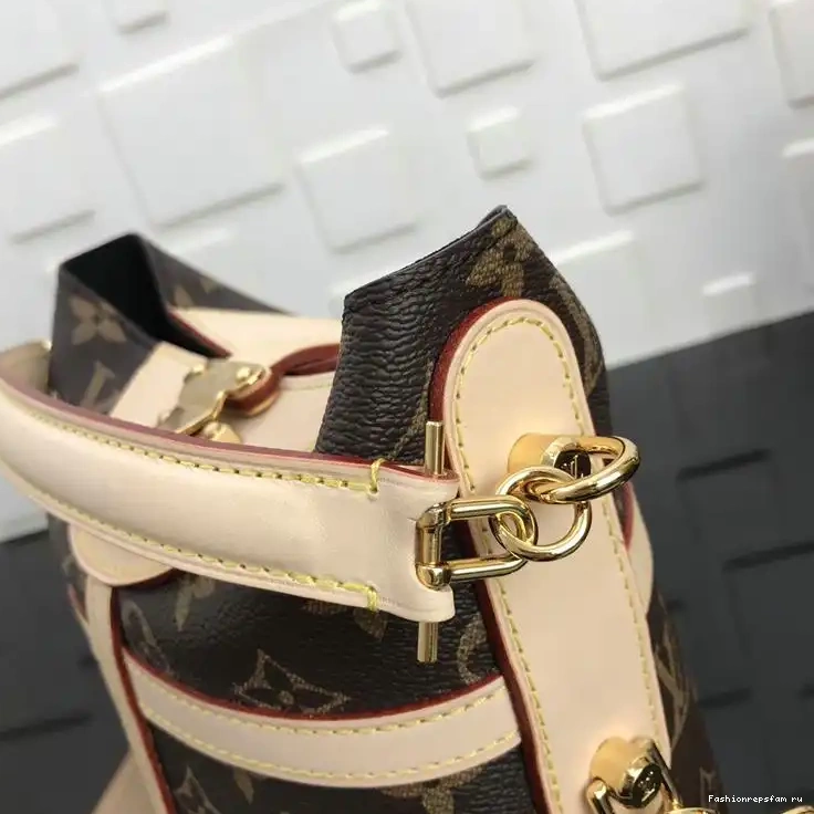 Fashionrepsfam ru LV 19T1L0043 Bags 0810